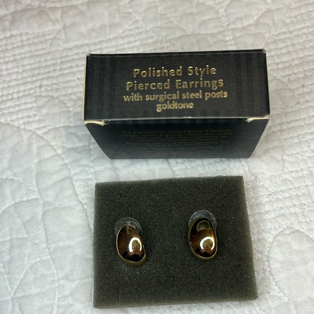 Vintage Avon polished style pierced earrings
